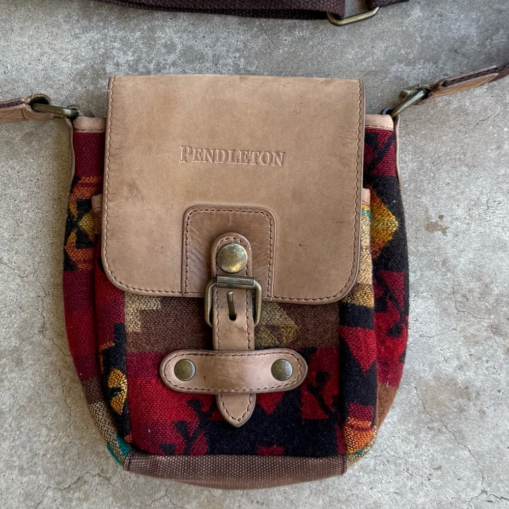 Pendleton Southwest Print Crossbody Bag - Picture 2 of 7